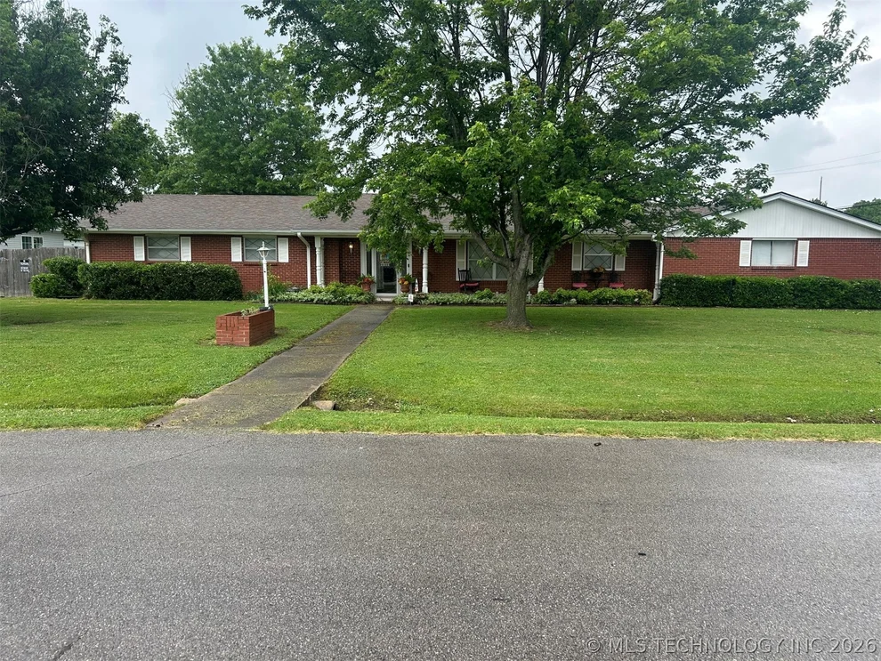 Unit for sale at 207 S Taylor Avenue, Wagoner, OK 74467