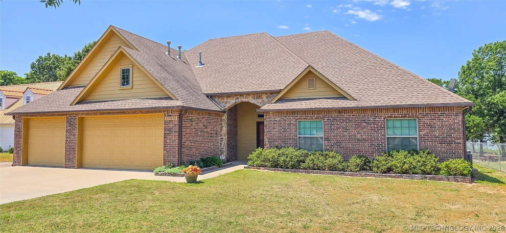 Unit for sale at 117620 S 4204 Road, Eufaula, OK 74432