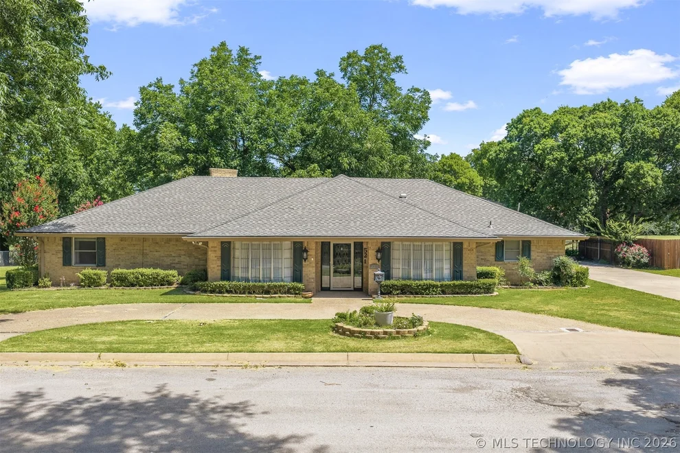 Unit for sale at 521 Circle Drive, Marietta, OK 73448