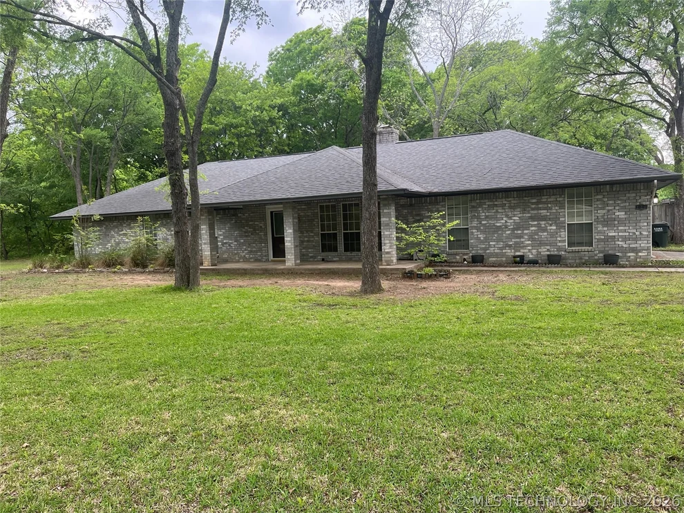 Unit for sale at 221 Cross Creek, Lone Grove, OK 73443