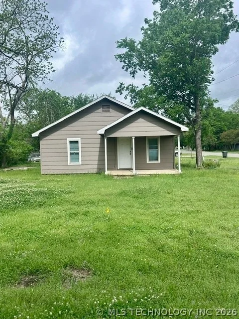Unit for sale at 102 S 4th Street, Calera, OK 74730