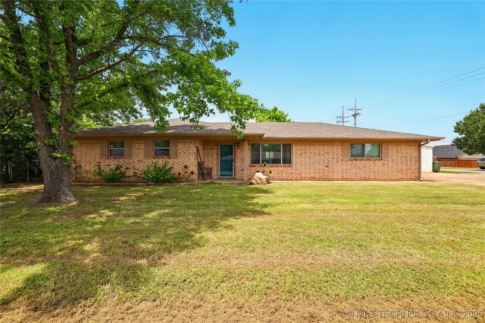 Unit for sale at 300 Michelle, Calera, OK 74730