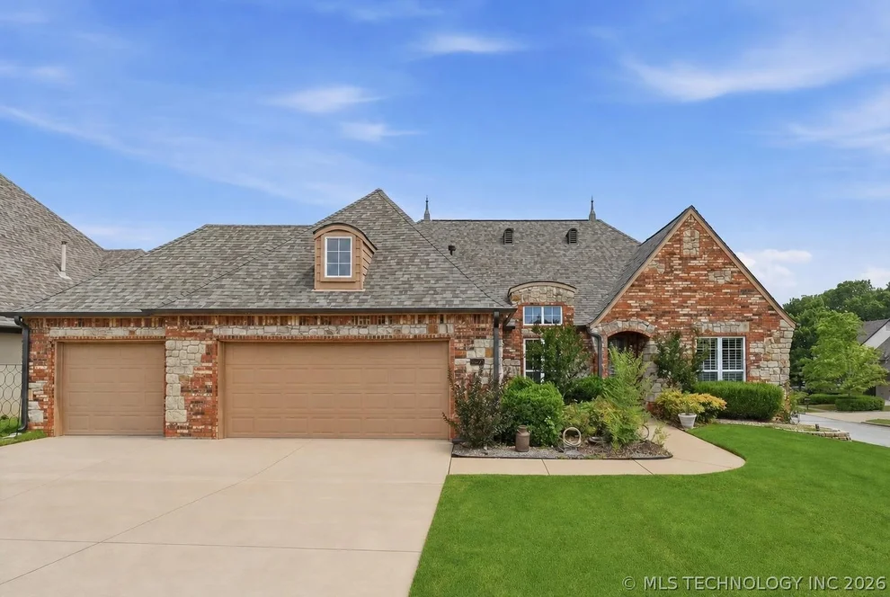 Unit for sale at 327 E 123rd Court S, Jenks, OK 74037