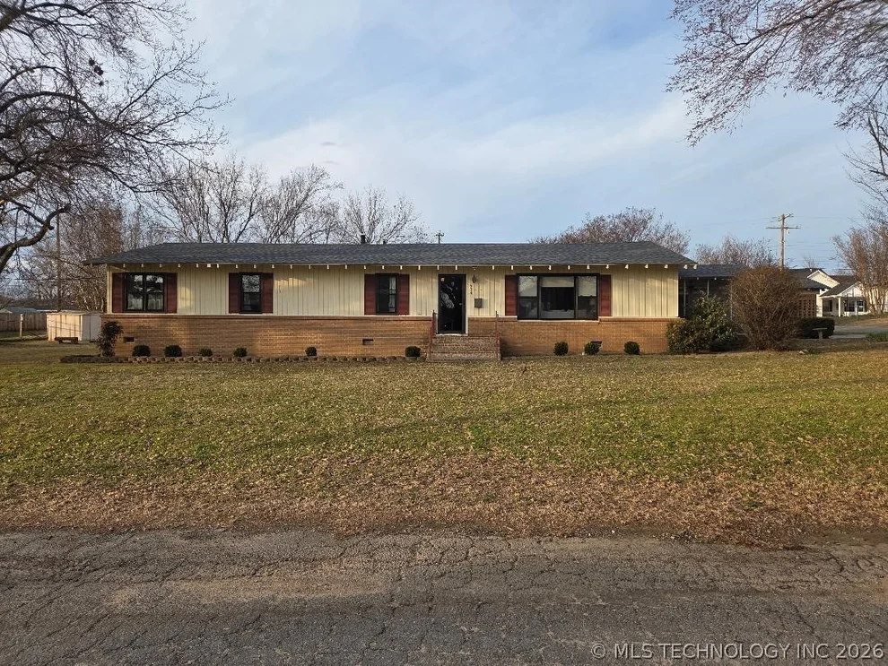 Unit for sale at 504 Woodland, Eufaula, OK 74432