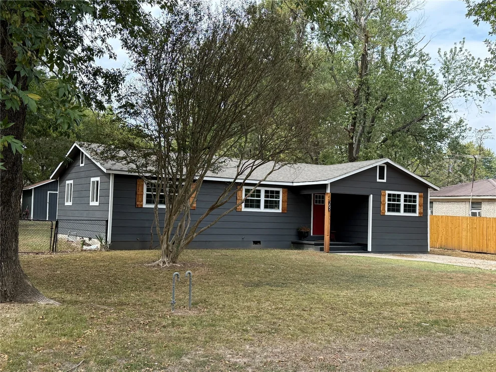 Unit for sale at 702 6th Avenue, Warner, OK 74469