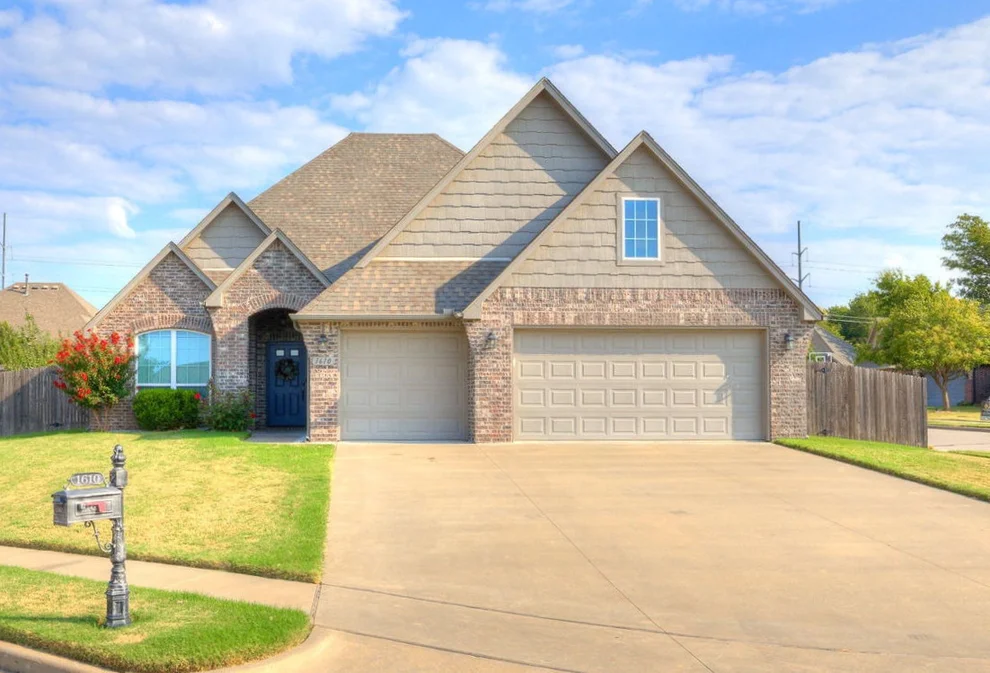Unit for sale at 1610 E Roanoke Court, Broken Arrow, OK 74011