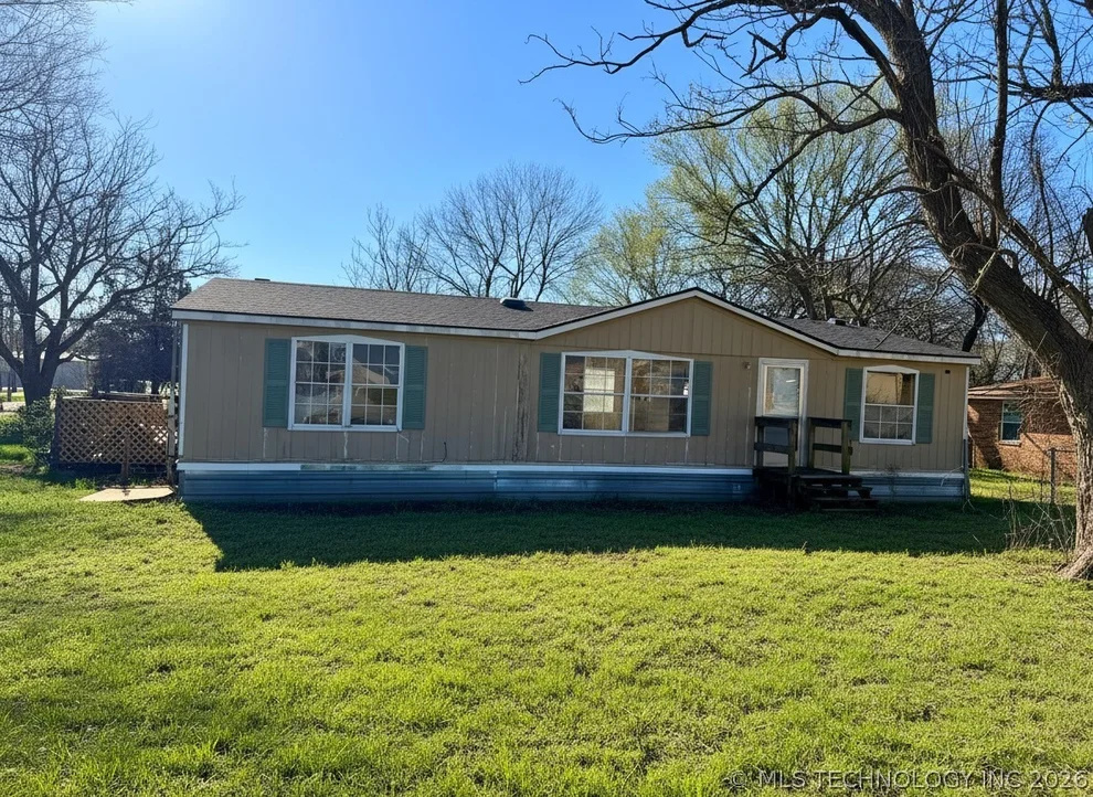 Unit for sale at 111 W Bryan, Calera, OK 74730