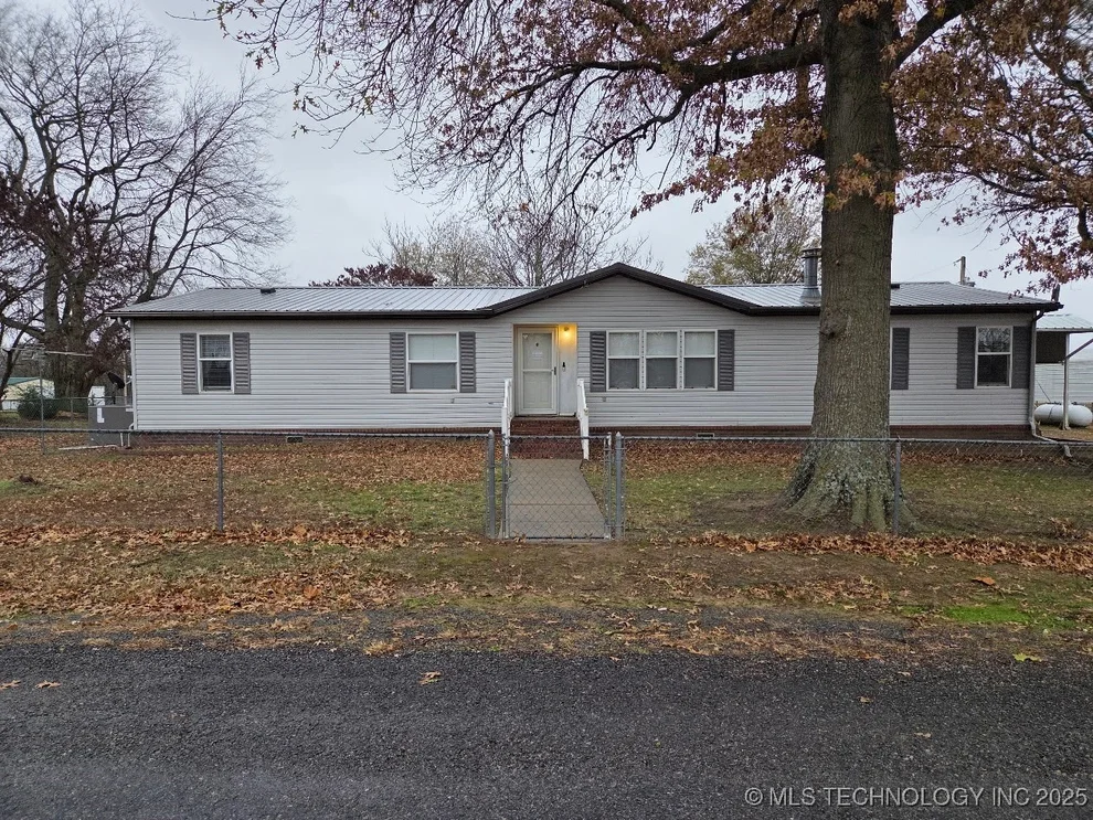 Unit for sale at 420828 E 1143 Road, Eufaula, OK 74432