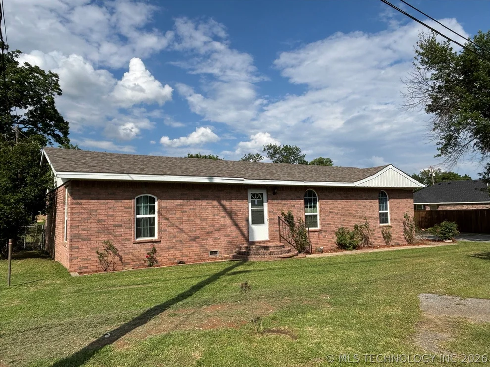Unit for sale at 108 W Bryan Avenue, Calera, OK 74730