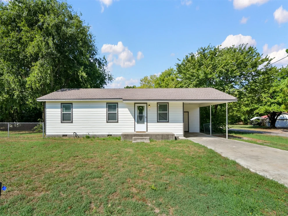 Unit for sale at 71 Meadow Street, Lone Grove, OK 73443