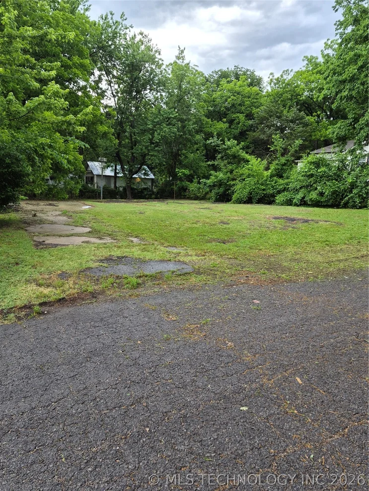 Unit for sale at 517 W Rankin, Checotah, OK 74426
