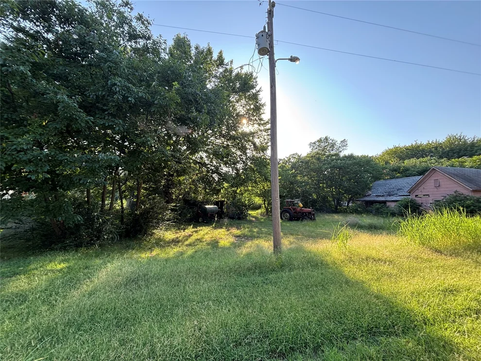 Unit for sale at 11 N Main Street, Hendrix, OK 74741