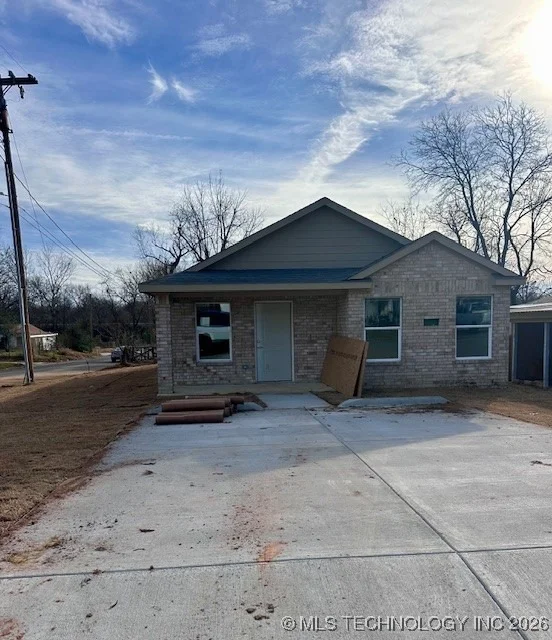 Unit for sale at 702 S 2nd Avenue, Durant, OK 74701