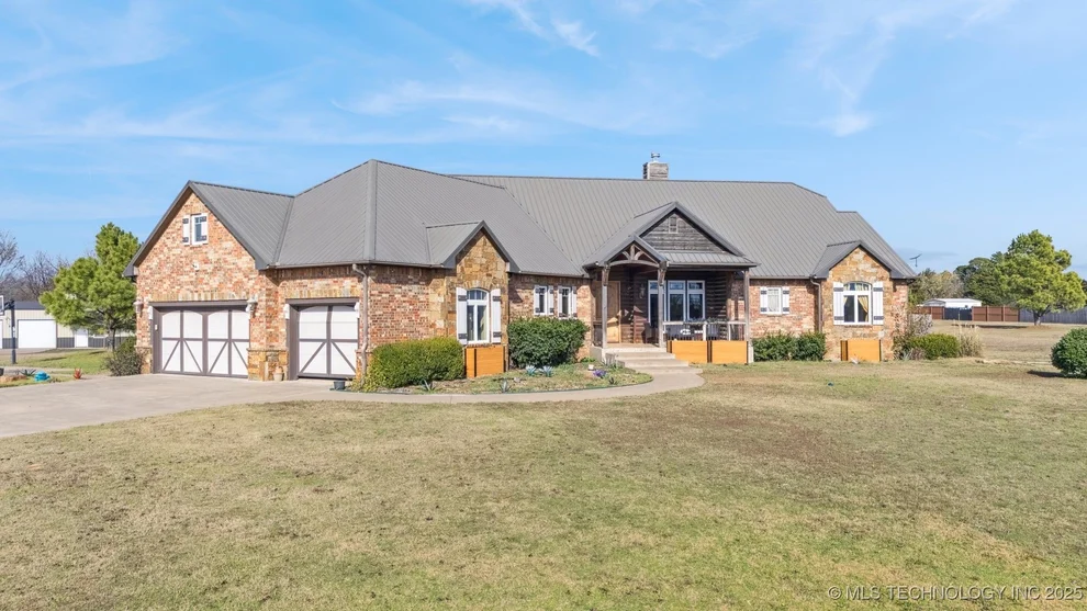 Unit for sale at 908 W 9th Street, Cushing, OK 74074