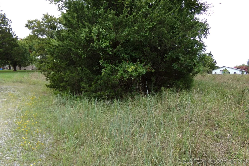 Unit for sale at 85 N Erie, Canadian, OK 74425
