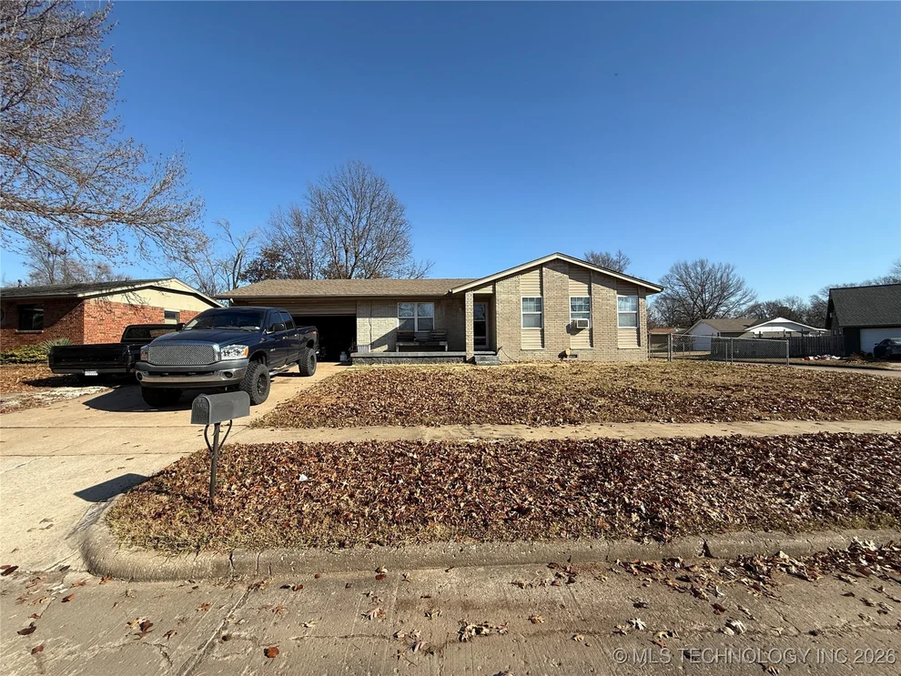 Unit for sale at 1749 Southridge Drive, Pryor, OK 74361
