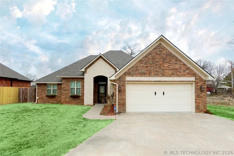 Unit for sale at 803 N 2nd, McAlester, OK 74501