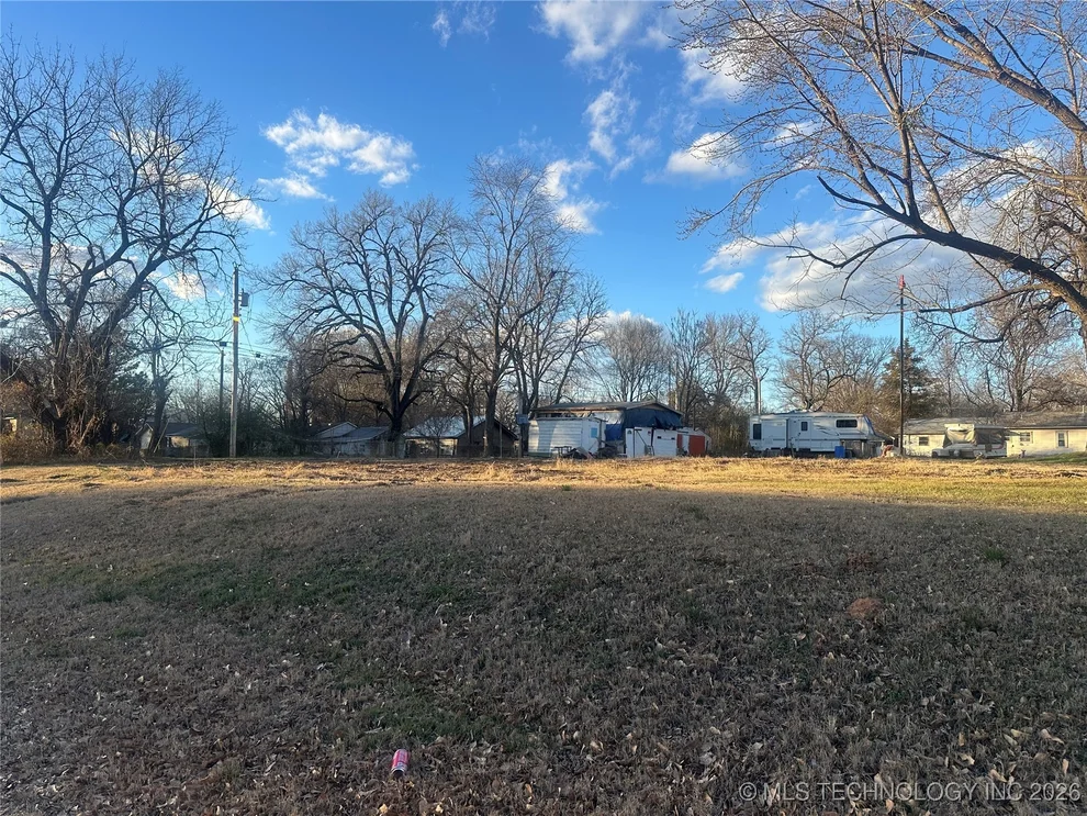 Unit for sale at 1018 S Dogwood Avenue, Okmulgee, OK 74447