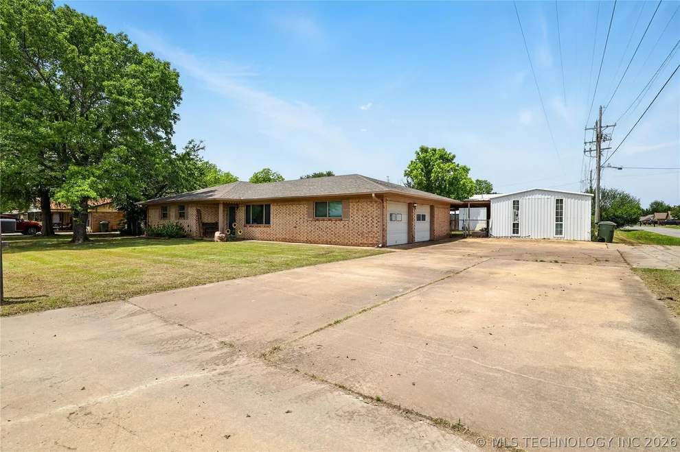 Unit for sale at 300 Michelle, Calera, OK 74730