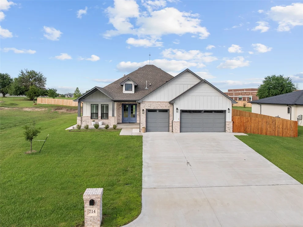 Unit for sale at 714 Prairie View Road, Ardmore, OK 73401