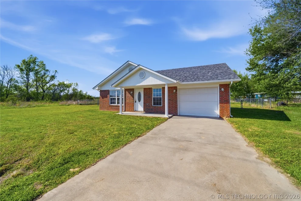 Unit for sale at 511 W Cemetery Road, Oktaha, OK 74450