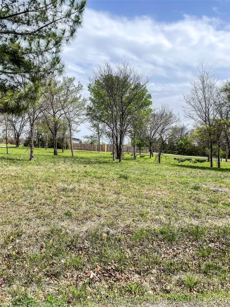 Unit for sale at 4 Choctaw Drive, Eufaula, OK 74432