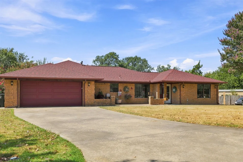 Unit for sale at 1925 Parkway, Durant, OK 74701