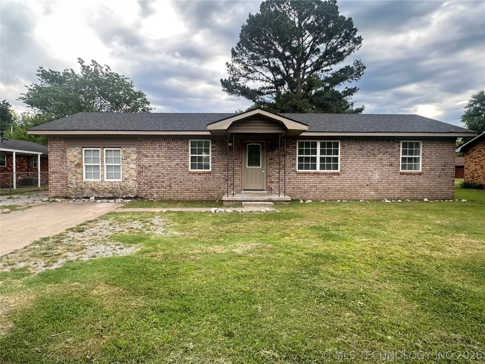 Unit for sale at 604 S 1st Street, Henryetta, OK 74437