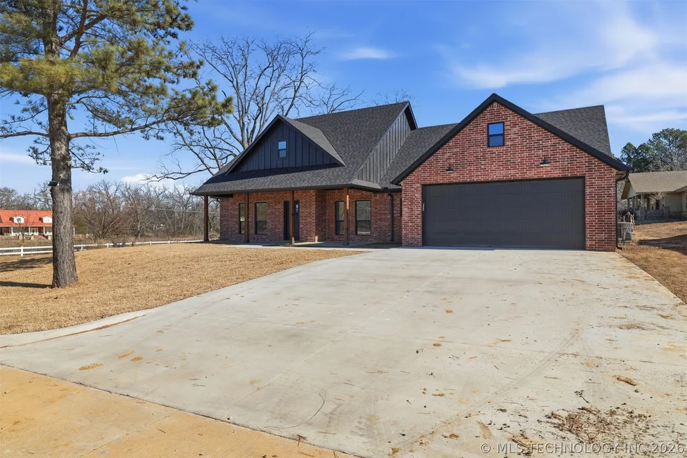Unit for sale at 1906 Boxer Lane, Durant, OK 74701