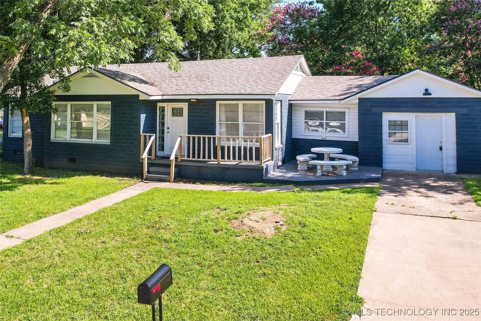 Unit for sale at 701 W Locust Street, Durant, OK 74701