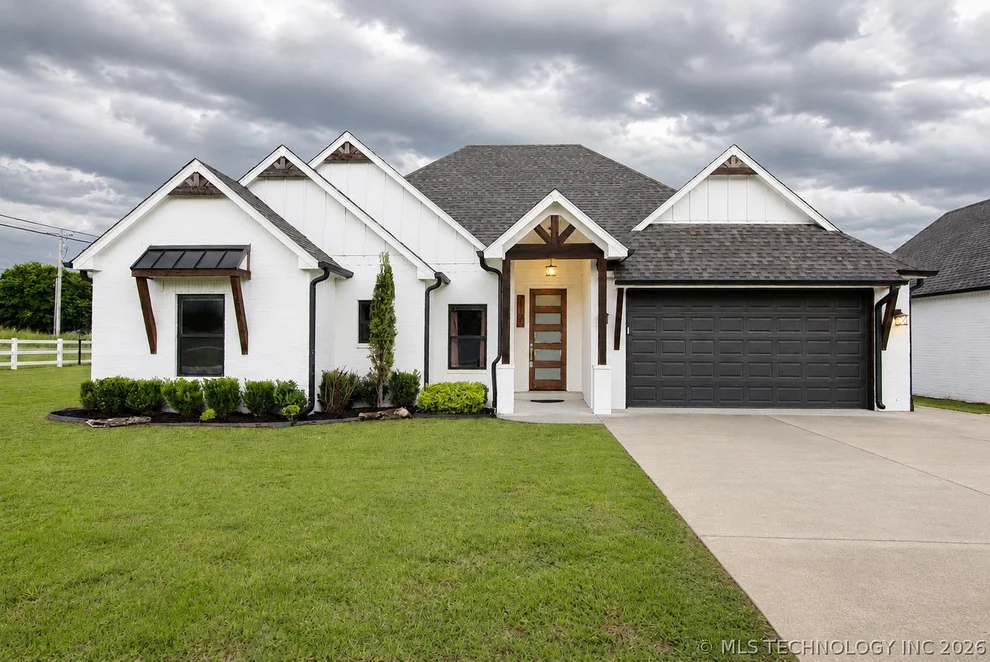 Unit for sale at 16107 S 251st East Avenue, Coweta, OK 74429