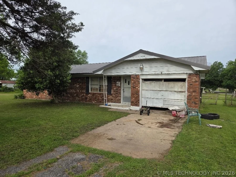 Unit for sale at 203 Buck, Eufaula, OK 74432
