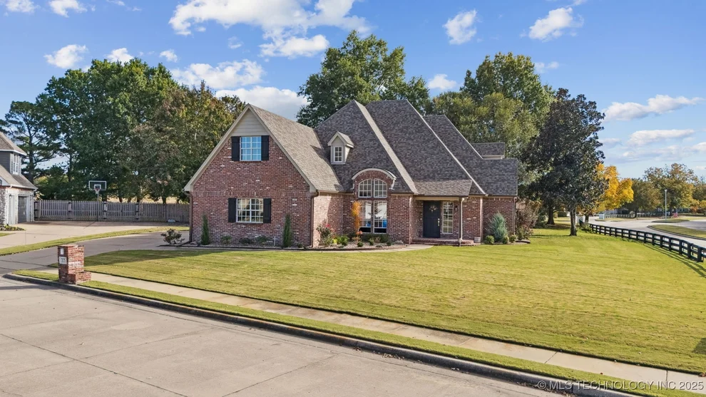 Unit for sale at 305 N Forest Ridge Boulevard, Broken Arrow, OK 74014