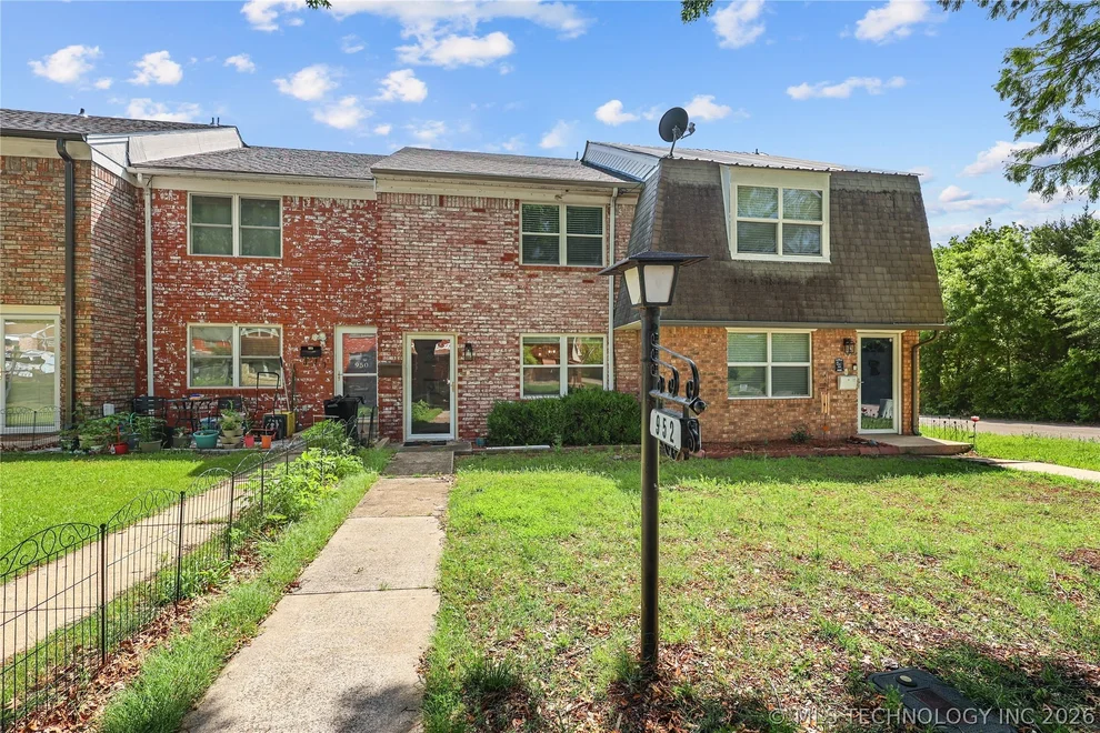 Unit for sale at 952 Manor Mall, Ardmore, OK 73401
