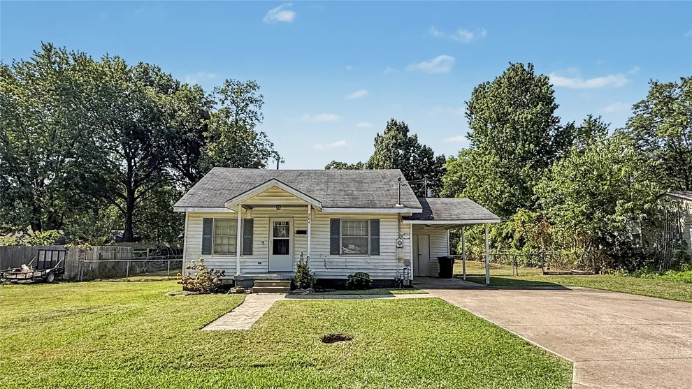 Unit for sale at 204 Jamestown Street, Tahlequah, OK 74464