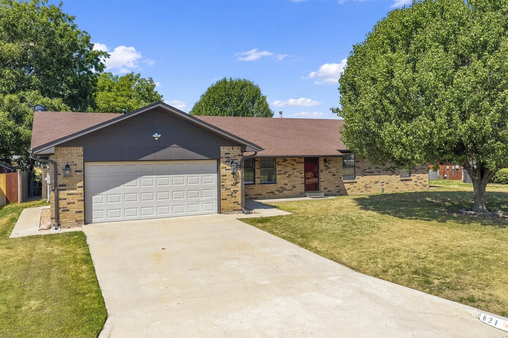 Unit for sale at 621 Osage Street NW, Ardmore, OK 73401