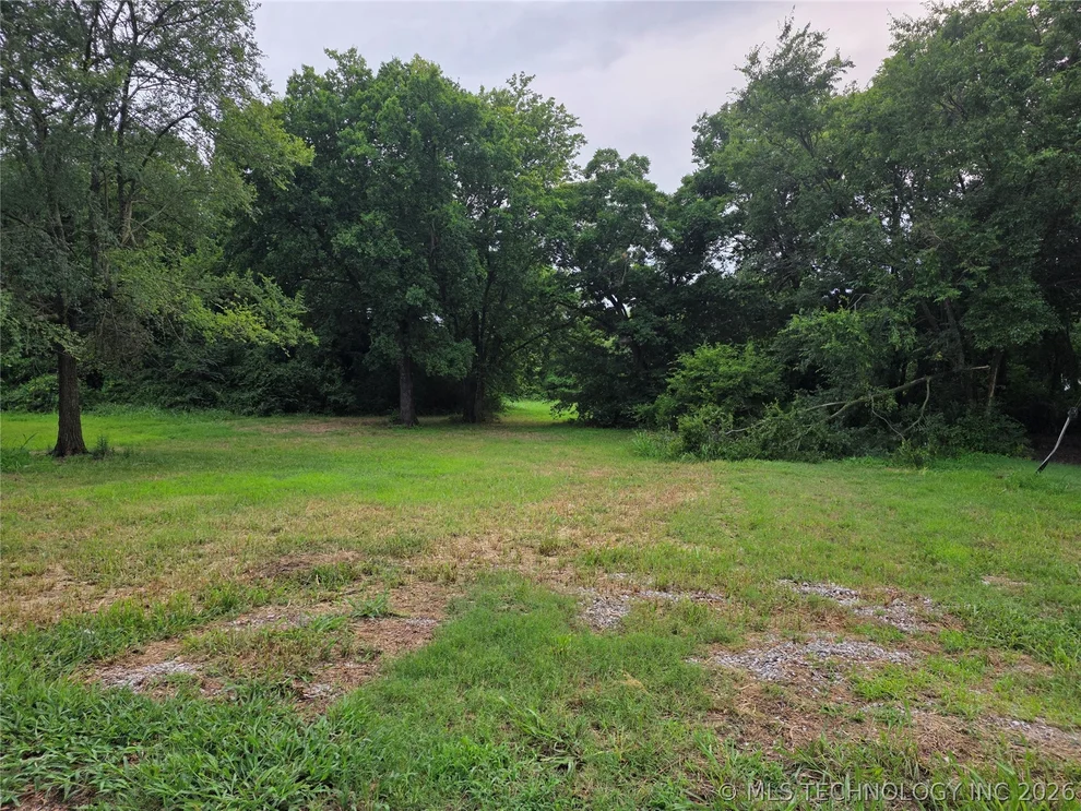 Unit for sale at 215 O Street NE, Ardmore, OK 73401