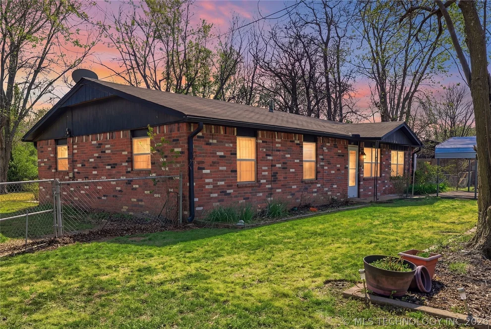 Unit for sale at 403 SW 2nd Street, Wagoner, OK 74467