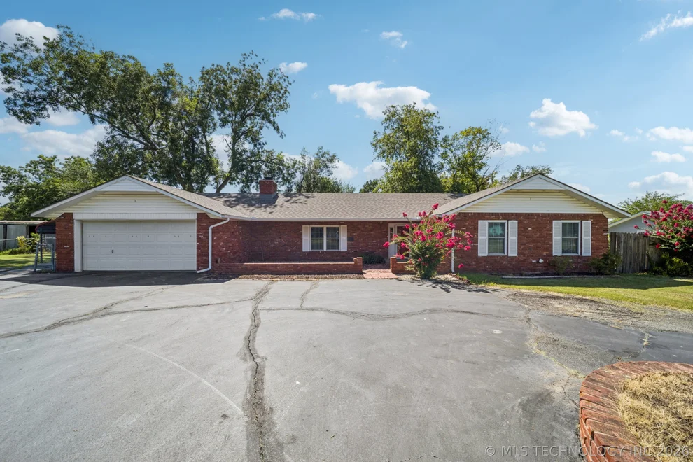 Unit for sale at 100 S 5th Street, Morris, OK 74445