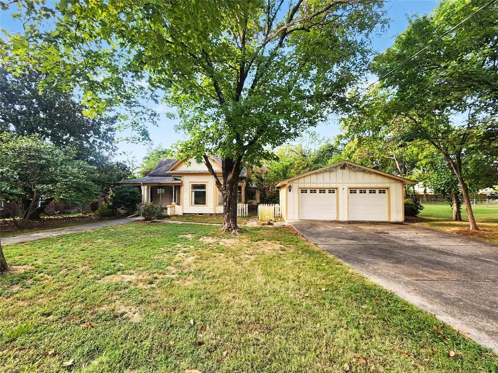 Unit for sale at 605 W Shawnee Street, Tahlequah, OK 74464