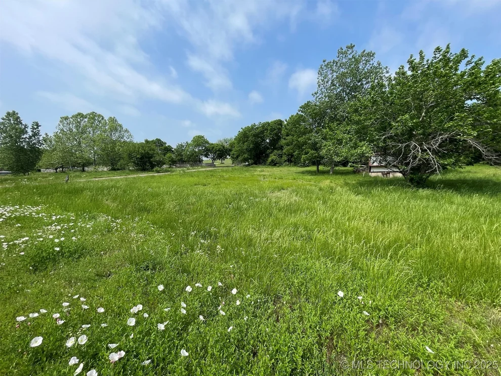 Unit for sale at 401 S Kemp, Kingston, OK 73439
