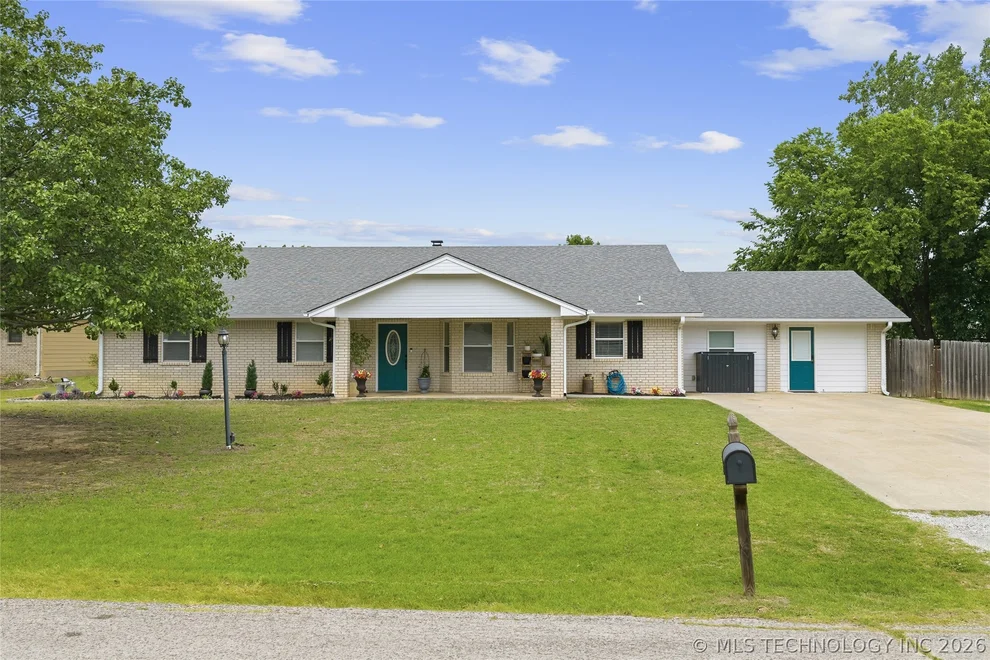 Unit for sale at 1012 Oak Drive, Sulphur, OK 73086