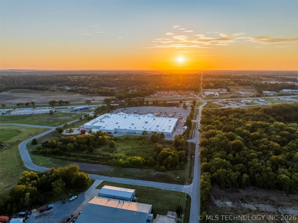 Unit for sale at 01 S 272nd EastAvenue, Coweta, OK 74429