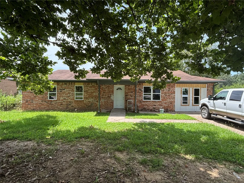 Unit for sale at 610 6th Street, Talihina, OK 74571