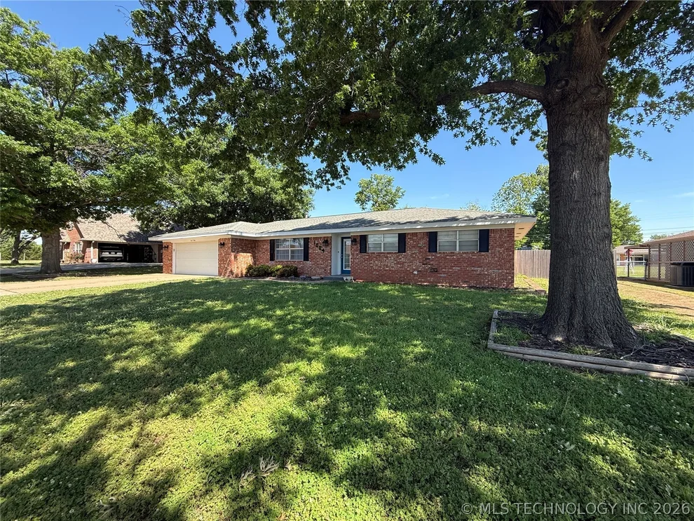 Unit for sale at 1004 E 12th, Cushing, OK 74023