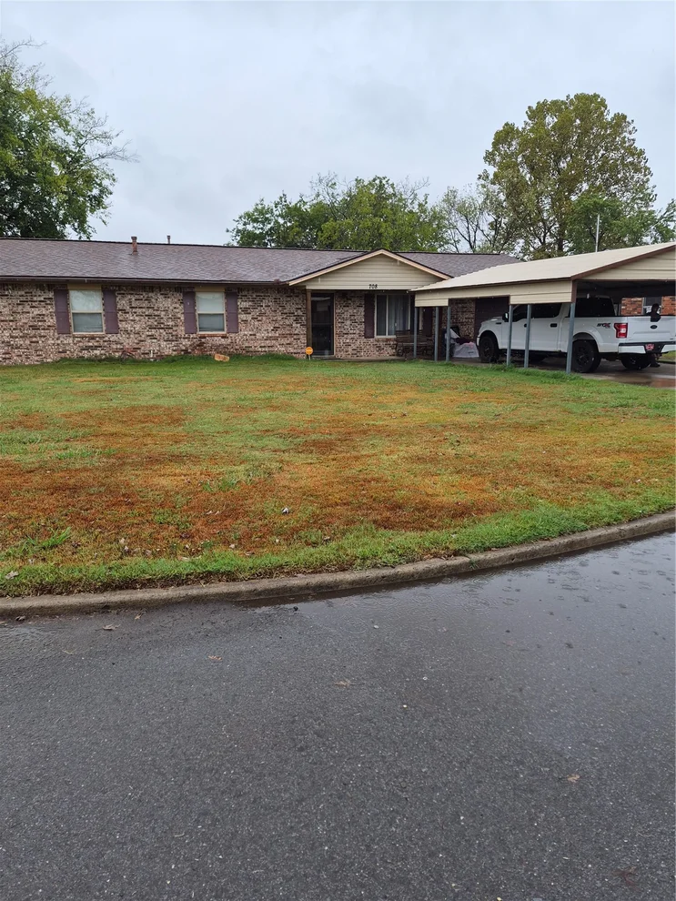 Unit for sale at 708 SE 3rd Street SE, Checotah, OK 74426