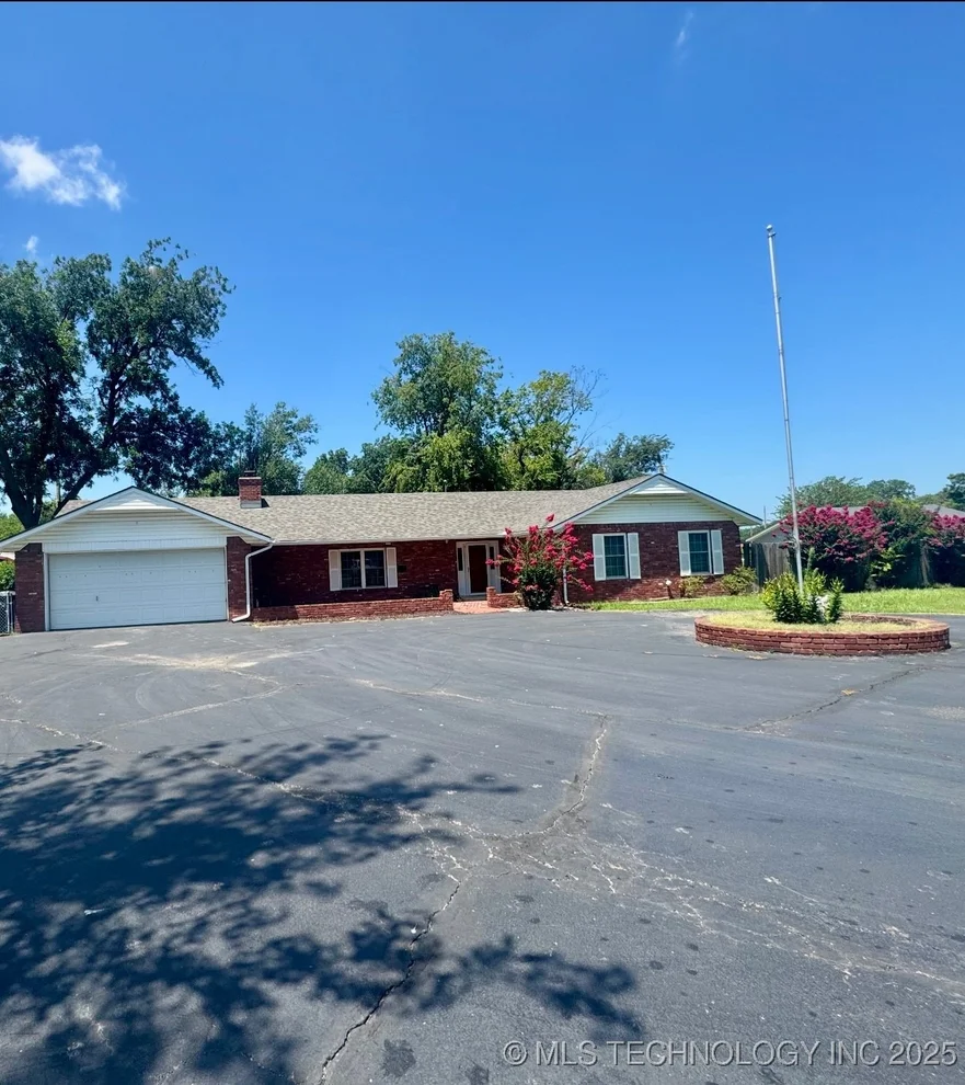 Unit for sale at 100 S 5th Street, Morris, OK 74445