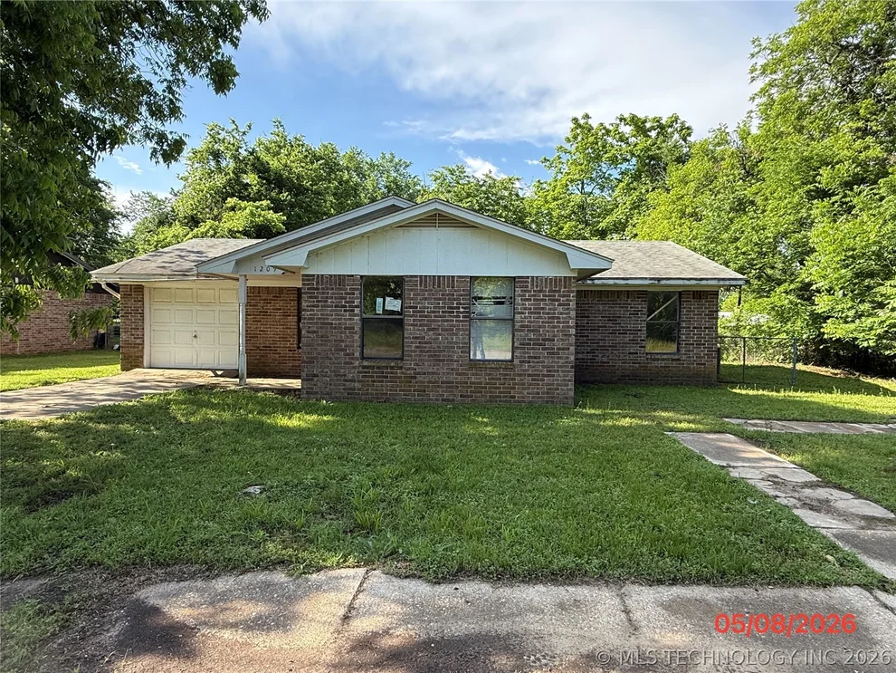 Unit for sale at 1209 W Kiamichi Street, Hugo, OK 74743