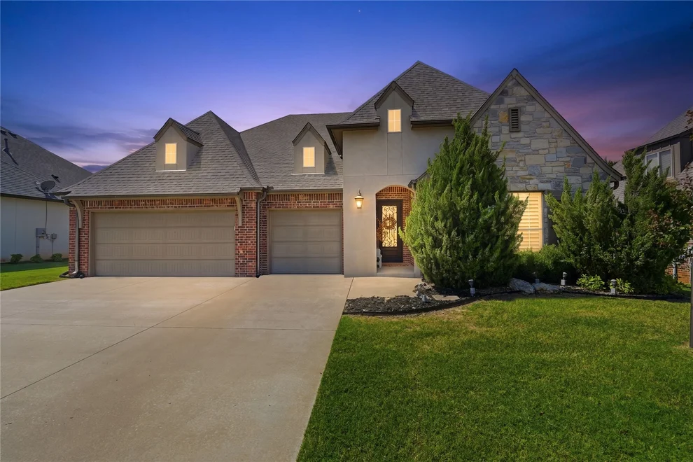 Unit for sale at 12924 S 2nd Place, Jenks, OK 74037