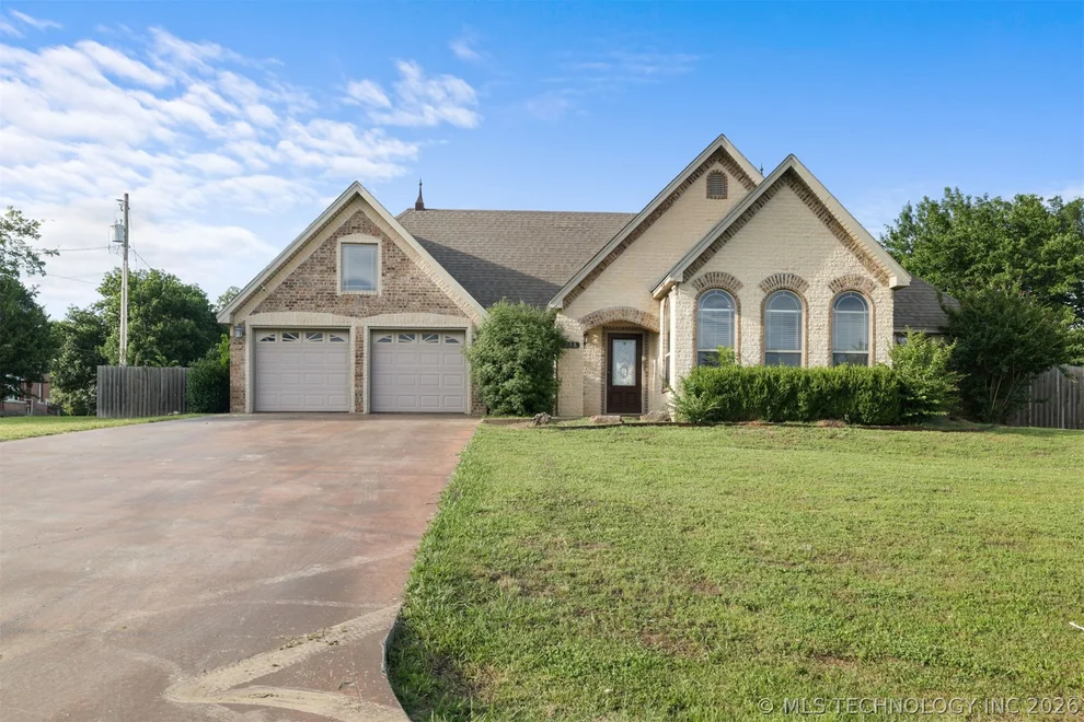 Unit for sale at 338 W 7th, Kiowa, OK 74553